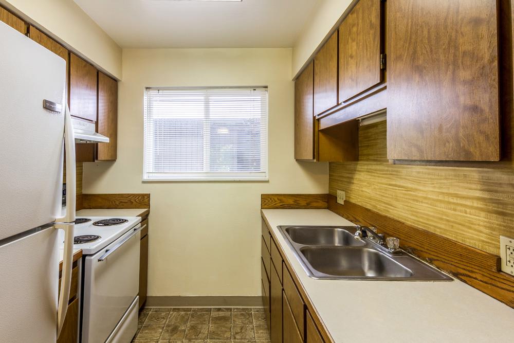 Photos and Video of Indian Hills Apartments in Pendleton, OR